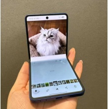 Samsung Galaxy Z Flip7 – Brand New US Version, 12GB RAM, 256GB Storage, Foldable Smartphone